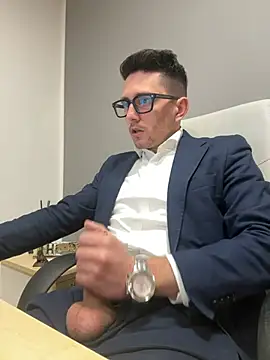 Snapshot of masterboss_ chatting on February 10, 12:39 pm masterboss  online show from February 10, 12:39 pm
