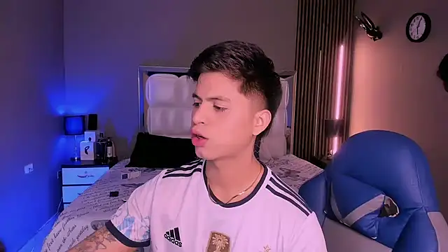 Snapshot of Niicky1_ chatting on March 8, 8:35 pm Niicky1 online show from March 8, 8:35 pm