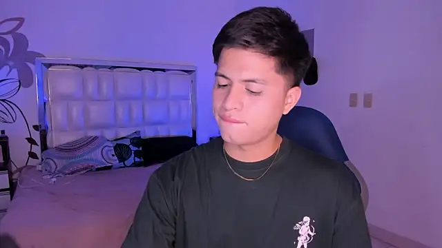 Snapshot of Niicky1_ chatting on January 22, 8:28 pm Niicky1 online show from January 22, 8:28 pm