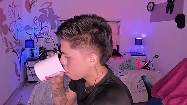 Snapshot of Niicky1_ chatting on February 10, 9:15 pm Niicky1 online show from February 10, 9:15 pm