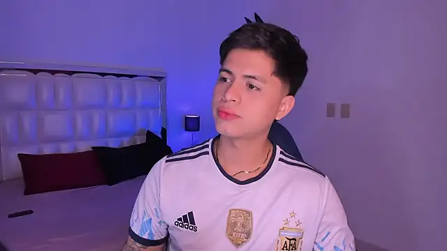 Snapshot of Niicky1_ chatting on January 6, 8:28 pm Niicky1 online show from January 6, 8:28 pm