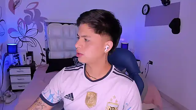 Snapshot of Niicky1_ chatting on December 18, 8:47 pm Niicky1 online show from December 18, 8:47 pm