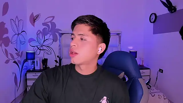 Snapshot of Niicky1_ chatting on December 14, 9:02 pm Niicky1 online show from December 14, 9:02 pm