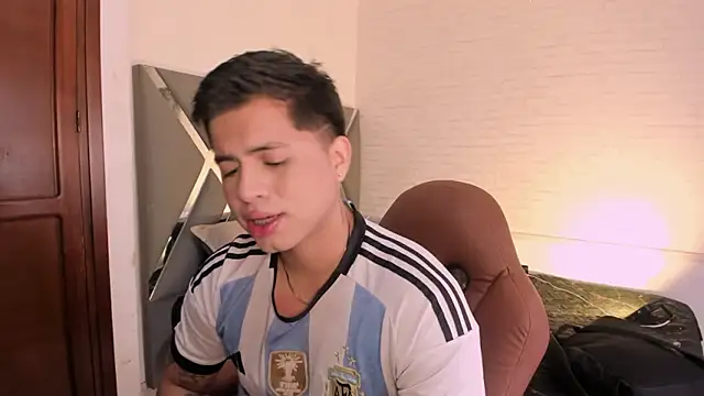 Niicky1  online show from January 18, 1:35 pm