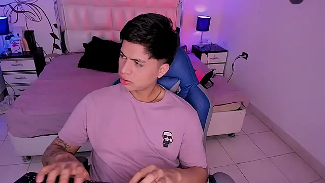 Snapshot of Niicky1_ chatting on December 20, 9:06 pm Niicky1 online show from December 20, 9:06 pm