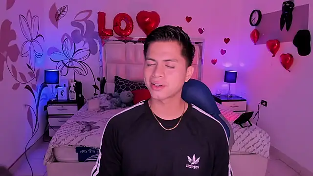 Snapshot of Niicky1_ chatting on February 16, 8:33 pm Niicky1 online show from February 16, 8:33 pm