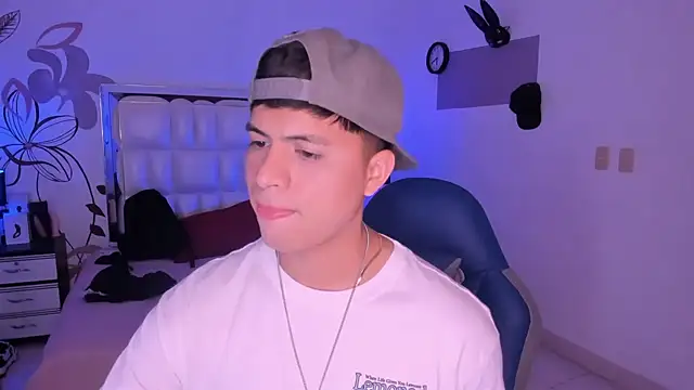 Snapshot of Niicky1_ chatting on January 3, 8:43 pm Niicky1 online show from January 3, 8:43 pm