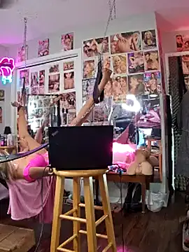 luvs2cumm69 online show from December 16, 3:08 am