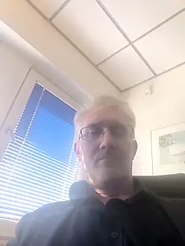 tom-swede online show from March 13, 2:23 pm