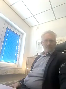 tom-swede online show from March 18, 3:55 pm