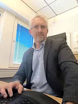 tom-swede online show from October 9, 2:33 pm