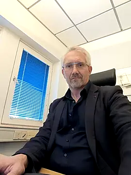 tom-swede online show from October 14, 3:30 pm