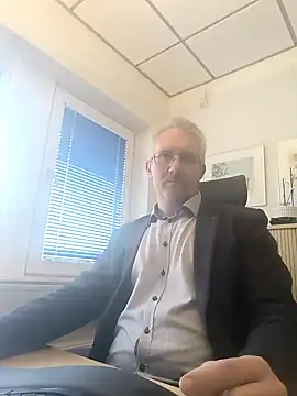 tom-swede online show from December 5, 1:06 pm