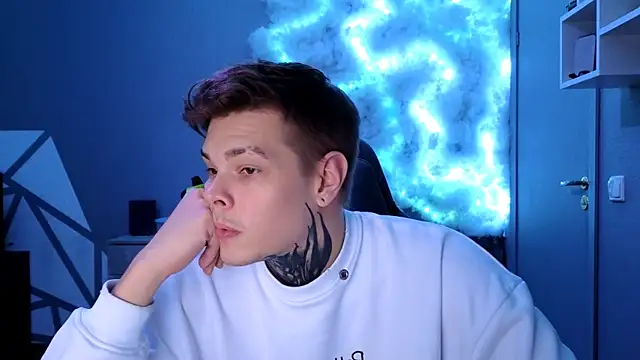 DENIS HERE online show from December 2, 12:27 pm