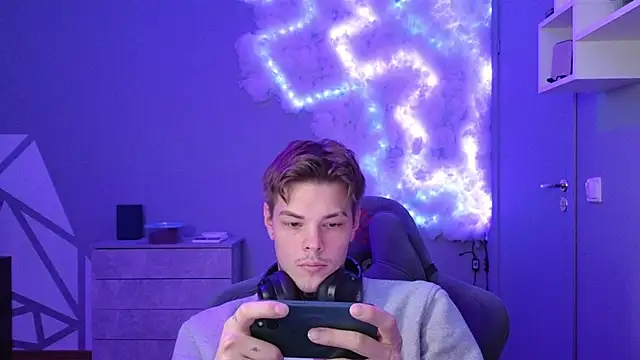 DENIS HERE online show from December 8, 12:41 pm