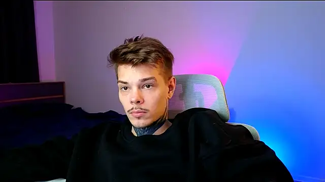 DENIS HERE online show from February 14, 8:04 pm