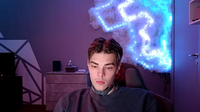 DENIS HERE online show from December 5, 12:22 pm