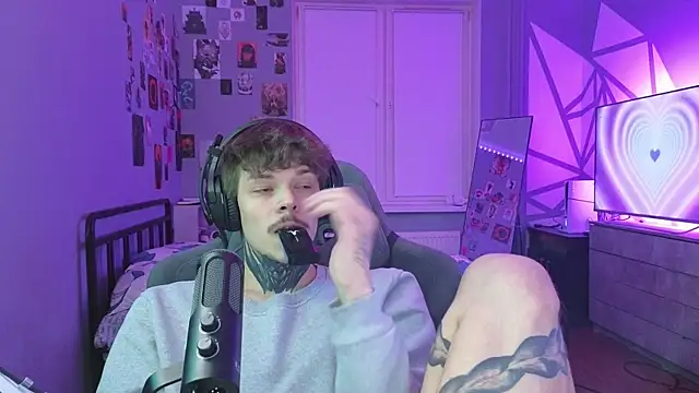 DENIS HERE online show from February 10, 11:45 pm