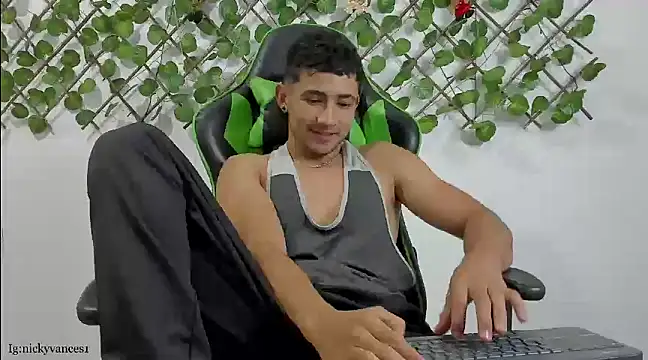 Snapshot of nicky_vances chatting on December 9, 8:08 pm nicky vances online show from December 9, 8:08 pm