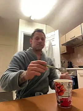 Snapshot of Yourhotboy_42 chatting on March 8, 11:39 pm Yourhotboy 42 online show from March 8, 11:39 pm