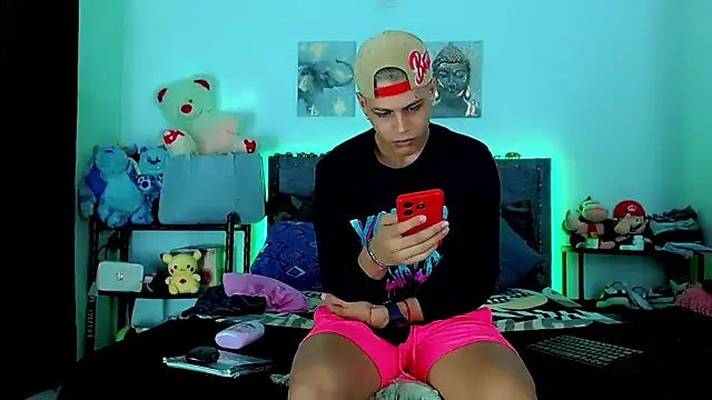 Liamscott  online show from March 14, 11:34 pm