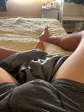 h0rnyguy001 online show from May 29, 8:35 am
