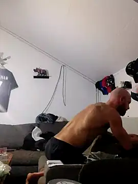 eltoulou online show from December 8, 6:17 pm