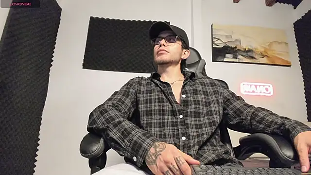 LucianSinclair online show from March 9, 3:33 am