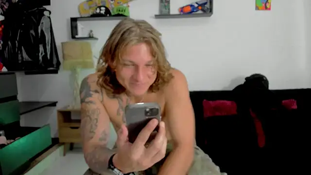 Snapshot of Tom_Krakow chatting on January 21, 6:33 pm Tom Krakow online show from January 21, 6:33 pm