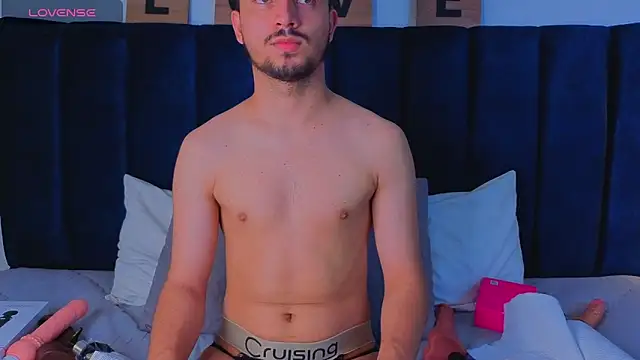 Issac james  online show from March 29, 3:39 am