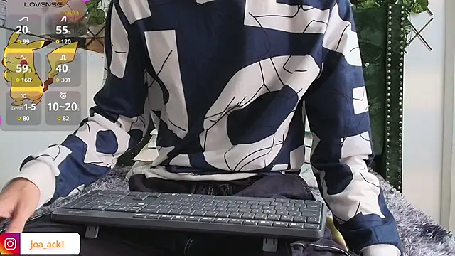 Snapshot of Levii_Ackermann chatting on January 25, 1:52 pm Levii Ackermann online show from January 25, 1:52 pm