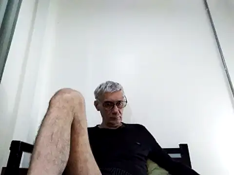 Snapshot of BIGUNCUTHARDCOCK chatting on January 17, 12:20 am BIGUNCUTHARDCOCK online show from January 17, 12:20 am