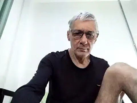 Snapshot of BIGUNCUTHARDCOCK chatting on January 5, 1:13 am BIGUNCUTHARDCOCK online show from January 5, 1:13 am