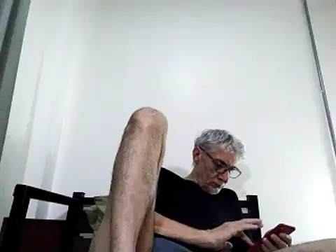 Snapshot of BIGUNCUTHARDCOCK chatting on March 13, 1:32 am BIGUNCUTHARDCOCK online show from March 13, 1:32 am