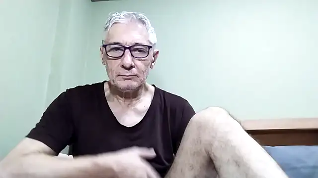 Snapshot of BIGUNCUTHARDCOCK chatting on October 4, 1:32 am BIGUNCUTHARDCOCK online show from October 4, 1:32 am