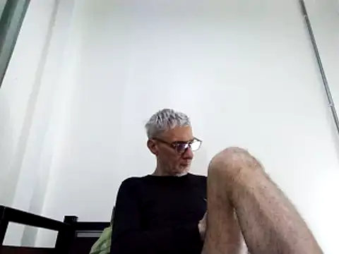 Snapshot of BIGUNCUTHARDCOCK chatting on January 12, 1:00 am BIGUNCUTHARDCOCK online show from January 12, 1:00 am