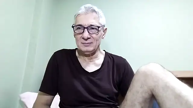 Snapshot of BIGUNCUTHARDCOCK chatting on October 5, 1:42 am BIGUNCUTHARDCOCK online show from October 5, 1:42 am