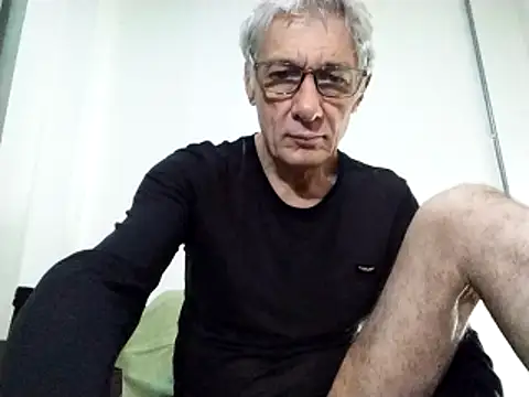 Snapshot of BIGUNCUTHARDCOCK chatting on March 9, 1:04 am BIGUNCUTHARDCOCK online show from March 9, 1:04 am