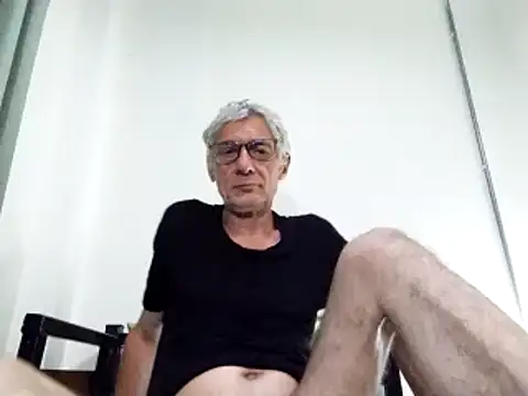 Snapshot of BIGUNCUTHARDCOCK chatting on March 5, 1:50 pm BIGUNCUTHARDCOCK online show from March 5, 1:50 pm