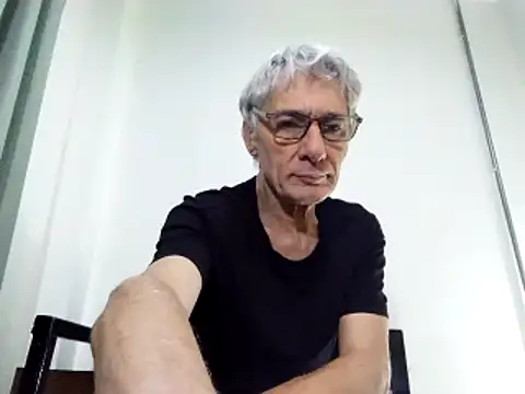 Snapshot of BIGUNCUTHARDCOCK chatting on March 22, 12:06 am BIGUNCUTHARDCOCK online show from March 22, 12:06 am