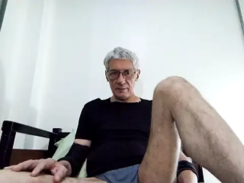 Snapshot of BIGUNCUTHARDCOCK chatting on February 16, 12:00 am BIGUNCUTHARDCOCK online show from February 16, 12:00 am