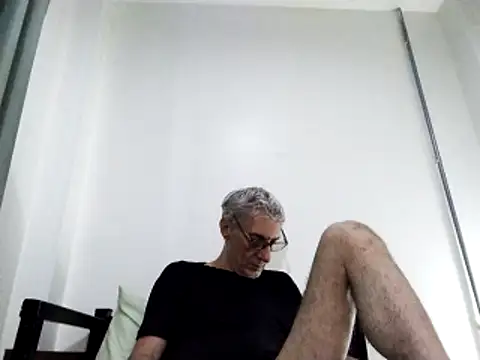 Snapshot of BIGUNCUTHARDCOCK chatting on February 27, 1:35 am BIGUNCUTHARDCOCK online show from February 27, 1:35 am