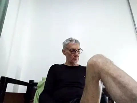 Snapshot of BIGUNCUTHARDCOCK chatting on January 4, 1:31 am BIGUNCUTHARDCOCK online show from January 4, 1:31 am
