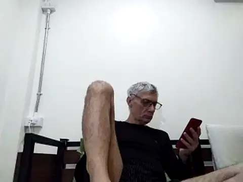 Snapshot of BIGUNCUTHARDCOCK chatting on February 11, 12:06 am BIGUNCUTHARDCOCK online show from February 11, 12:06 am