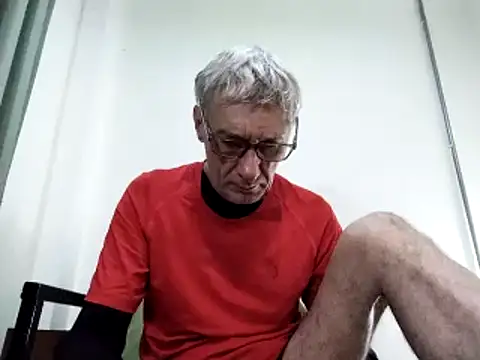 Snapshot of BIGUNCUTHARDCOCK chatting on February 4, 12:29 am BIGUNCUTHARDCOCK online show from February 4, 12:29 am