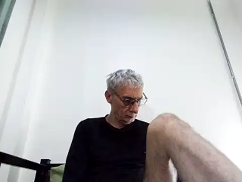 Snapshot of BIGUNCUTHARDCOCK chatting on January 16, 12:34 am BIGUNCUTHARDCOCK online show from January 16, 12:34 am