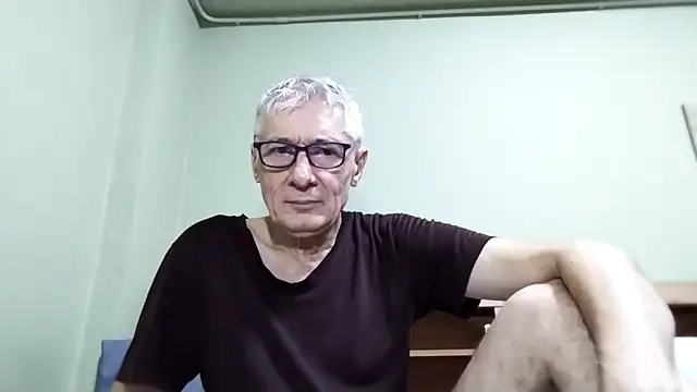 Snapshot of BIGUNCUTHARDCOCK chatting on October 6, 1:43 am BIGUNCUTHARDCOCK online show from October 6, 1:43 am