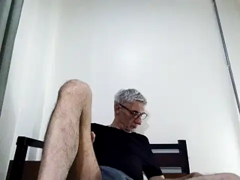 Snapshot of BIGUNCUTHARDCOCK chatting on March 5, 12:49 am BIGUNCUTHARDCOCK online show from March 5, 12:49 am