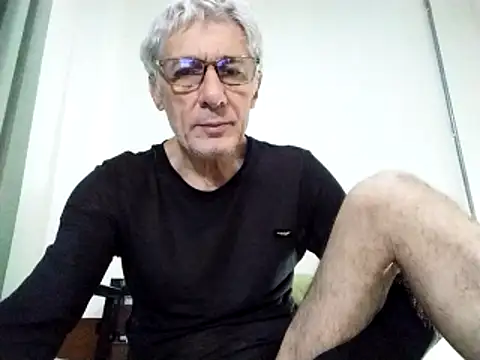 Snapshot of BIGUNCUTHARDCOCK chatting on March 14, 12:43 am BIGUNCUTHARDCOCK online show from March 14, 12:43 am