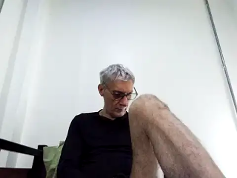 Snapshot of BIGUNCUTHARDCOCK chatting on January 20, 12:25 am BIGUNCUTHARDCOCK online show from January 20, 12:25 am